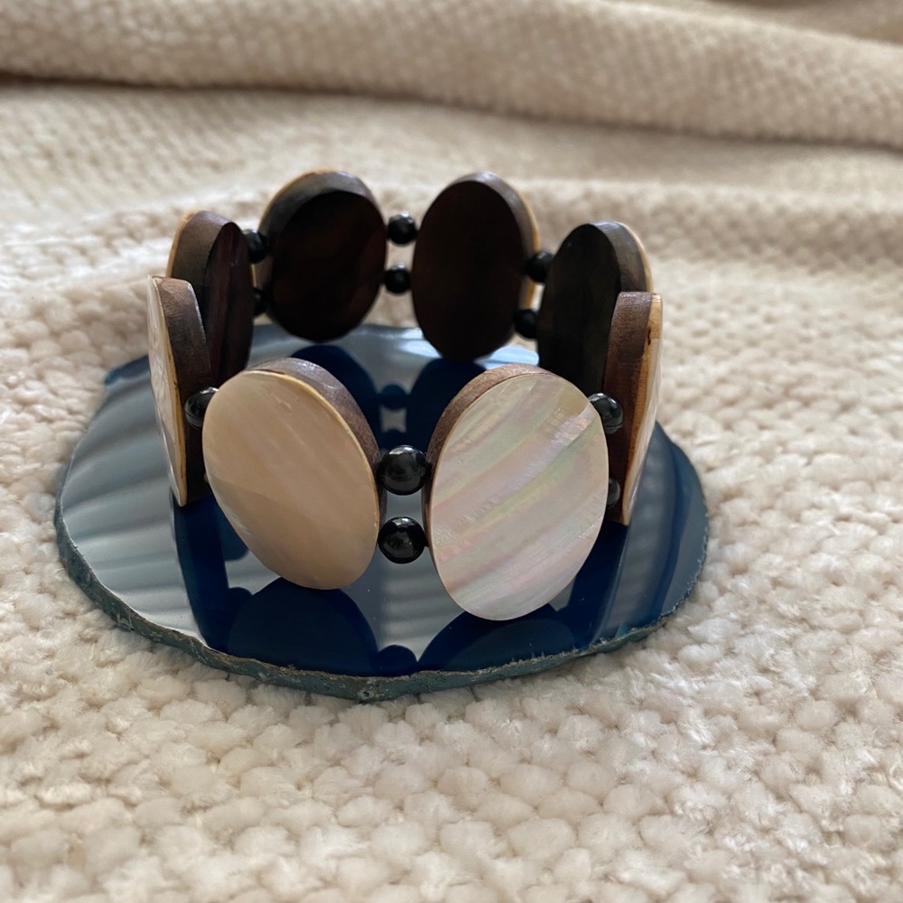 Illuminating Seashell Elastic Bangle Bracelet - image 2